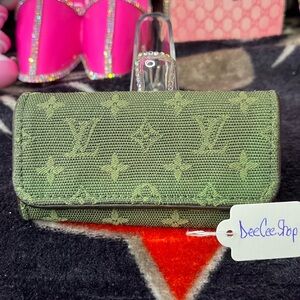 Louis Vuitton EUC Authentic Vintage Monogram Lin Key Holder
